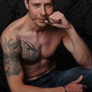 Sexy, body builder, age 26, looking for man in Cariboo